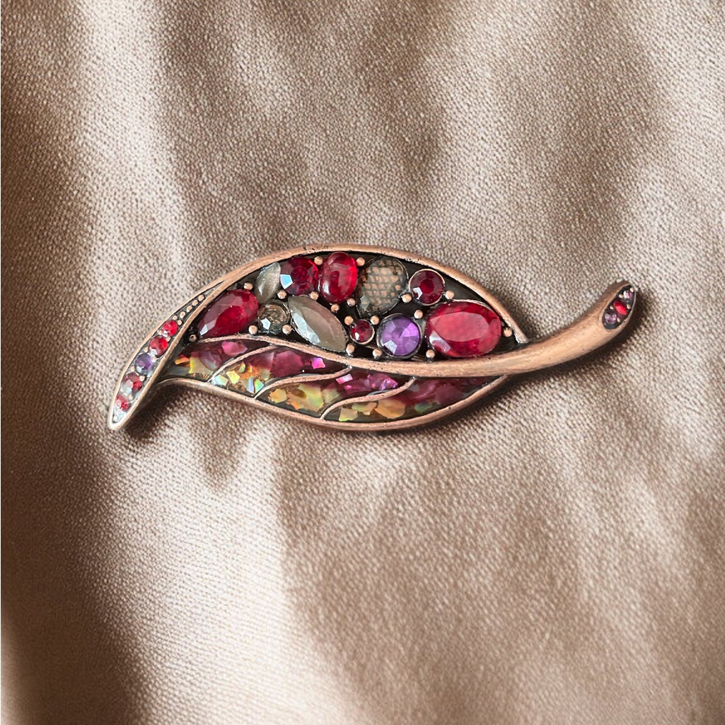 Vintage Liz Claiborne Jeweled Brooch 15$